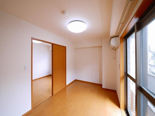 パストラル生駒の洋室|明るい洋室です