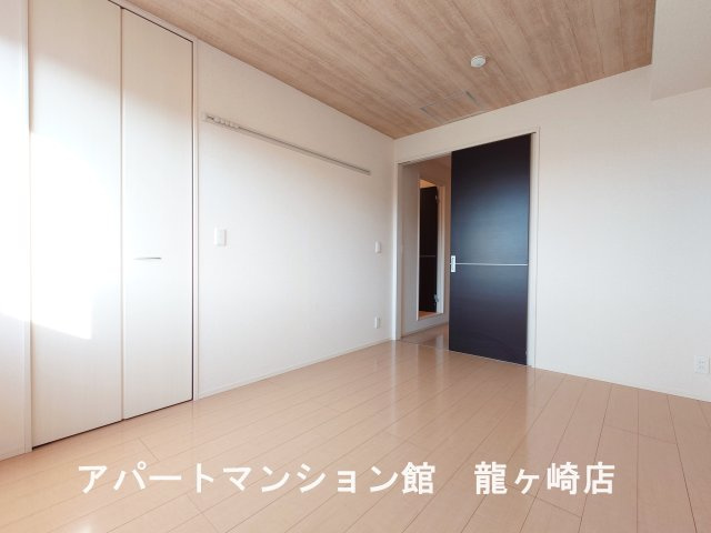 ヒルズの寝室