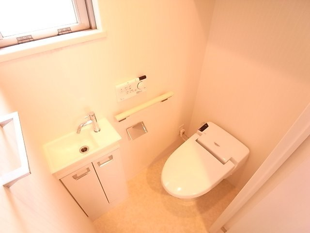 イニシアイオ大名のトイレ|イニシアイオ大名（1LDK）　トイレ
写真は別号室タイプです