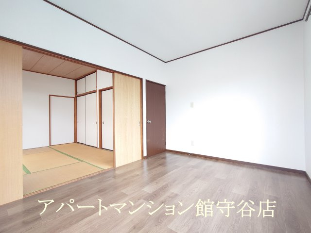 ラフォーレナミキⅡの居間・リビング