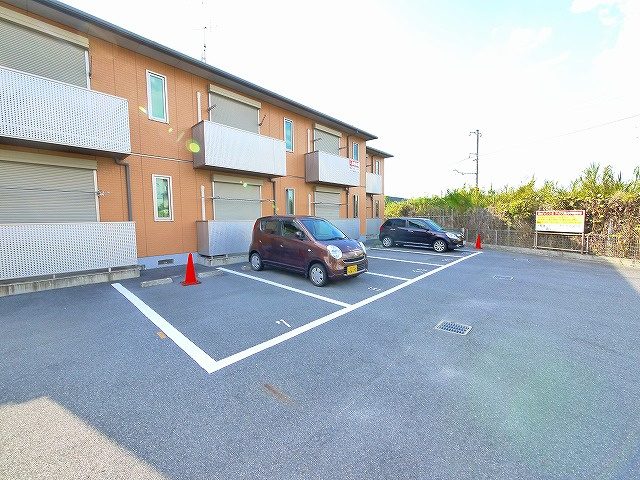 ディアス雲村の駐車場|駐車スペースもあります