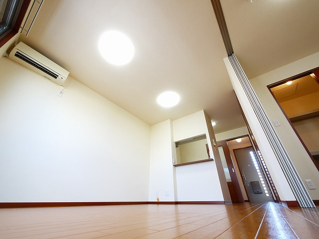 ディアス雲村の居間・リビング|ゆったり過ごせるリビングです