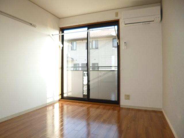 サンライズ下庄の居間・リビング|洋室