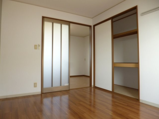 サンライズ下庄の洋室