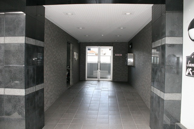 サンシャイン　富雄駅前のエントランス|建物の内部です