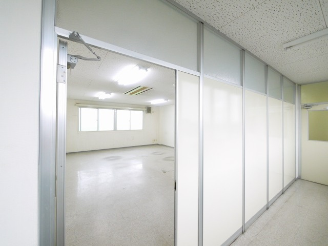 大和紀寺ビル2号館のエントランス