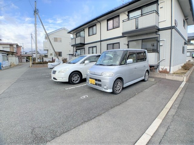 セジュール・リリーの駐車場