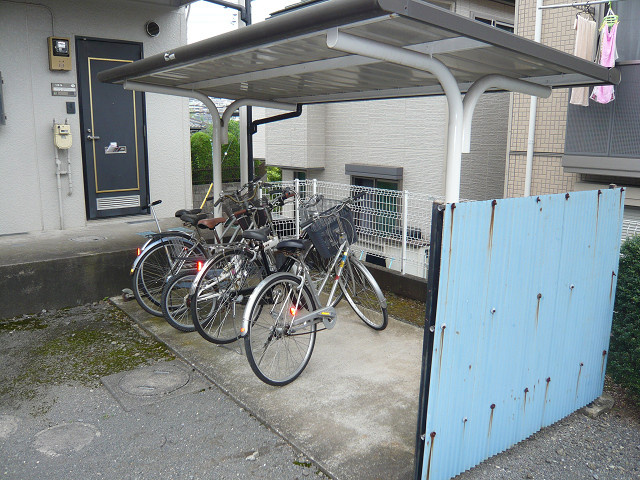 コーポ新倉のその他共用部分|駐輪場あり