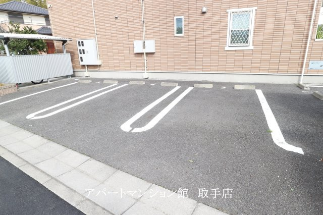 サウザンド　スカイの駐車場