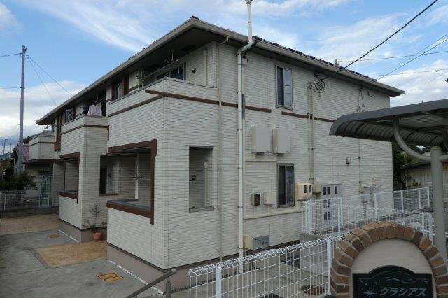 岡山市北区西辛川のアパートの外観