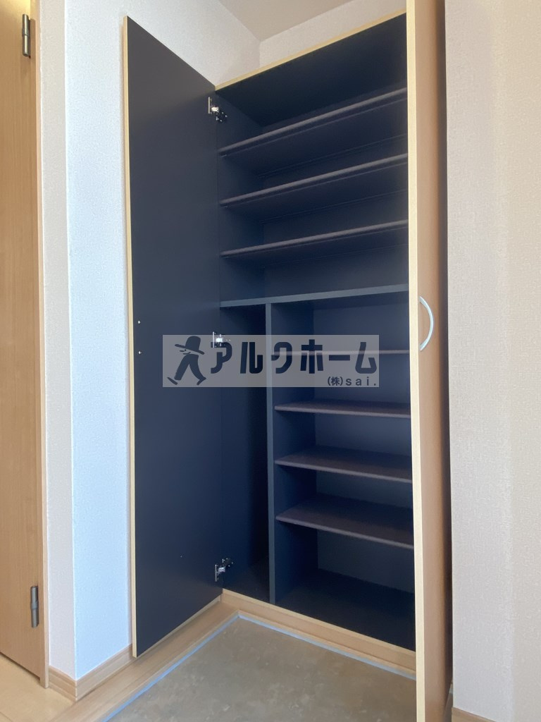 メゾンカムスの玄関