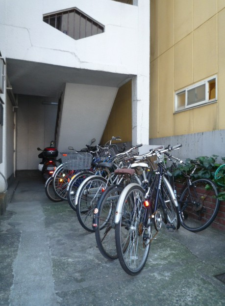 平尾山荘マンションの駐車場|平尾山荘マンション（1ＬＤＫ）　駐輪場
