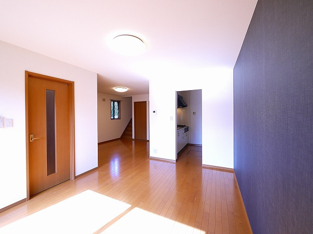 リビングタウン学園北　Ｃ棟の内装|使いやすい居間です