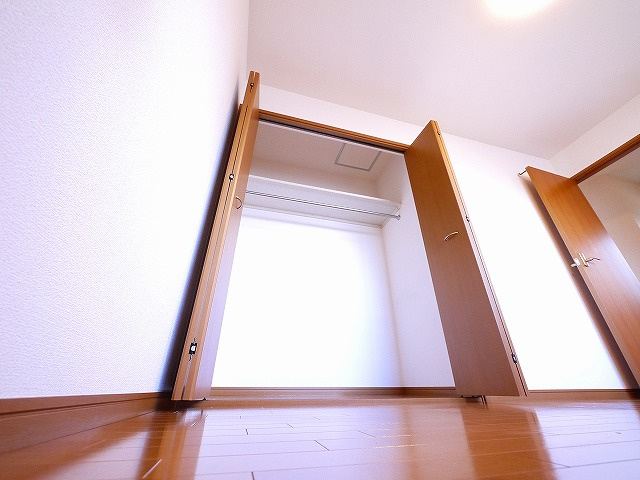 リビングタウン学園北　Ｃ棟の収納|こまごまとしたものを収納できそうですね