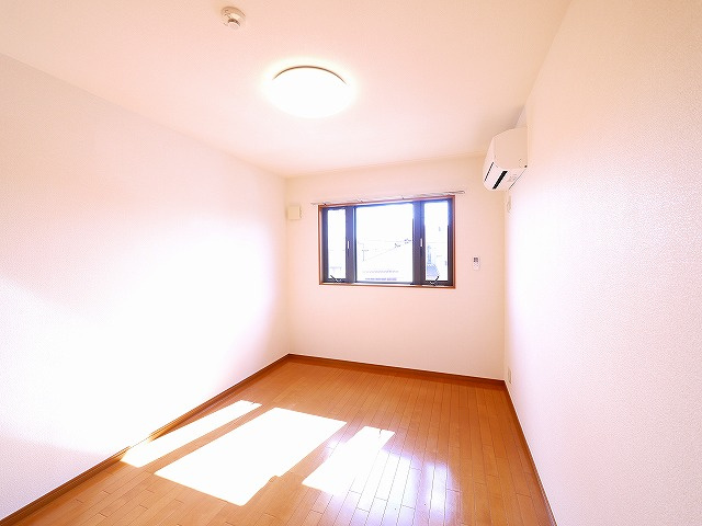 リビングタウン学園北　Ｃ棟の洋室|広々とした洋室です