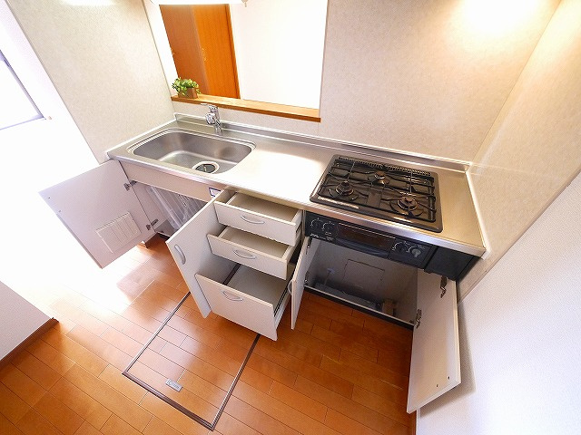 リビングタウン学園北　Ｃ棟のキッチン|キッチンでお料理をお楽しみください