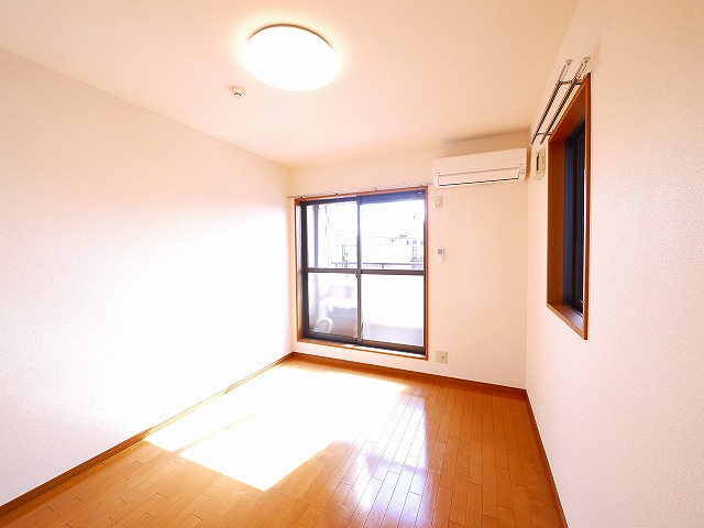 リビングタウン学園北　Ｃ棟の洋室|コンパクトで使いやすい洋室です