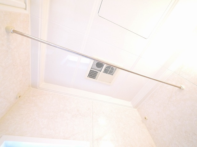 リビングタウン学園北　Ｃ棟の設備|浴室乾燥機付き