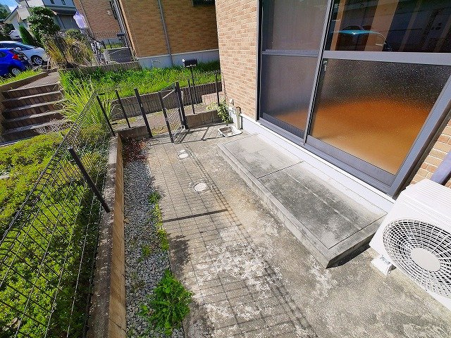 リビングタウン学園北　Ｃ棟の庭|お庭で自由な時間を過ごせます