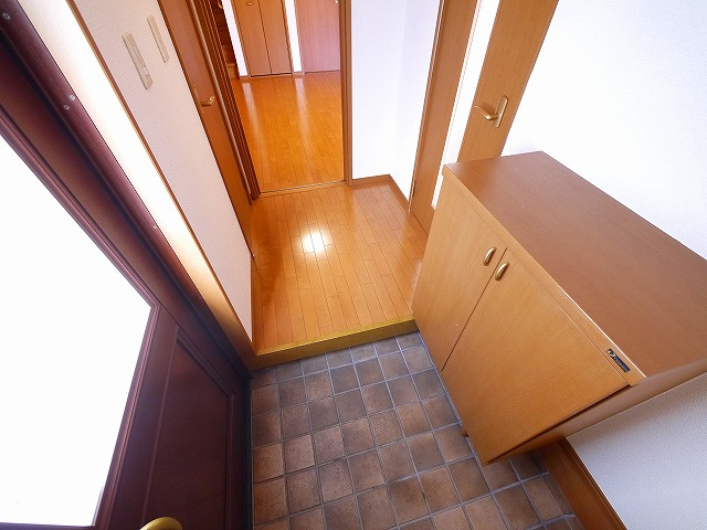 リビングタウン学園北　Ｃ棟の玄関|落ち着いた玄関です