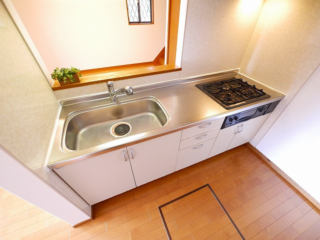 リビングタウン学園北　Ｃ棟のキッチン|コンパクトなキッチンで掃除もラクラク