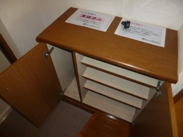 ブライトコートⅠの玄関|シューズボックス