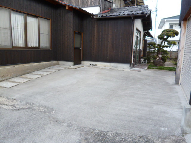 中庄田中貸家の駐車場