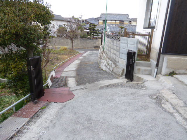 中庄田中貸家の駐車場|進入路（大型不可）