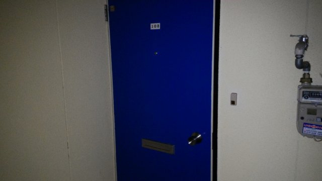 レジデンスコスモ2の玄関