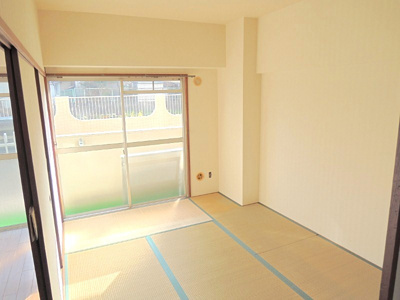 【和室】 | 勧修寺ハイツ | 畳の上でゆっくりとくつろげる和室です