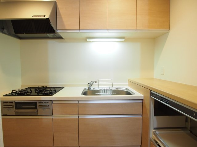 【キッチン】 | コート徳川山 | 収納面も多く実用的なキッチン