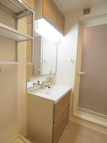 【洗面所】 | コート徳川山 | 重宝する独立洗面台付き！