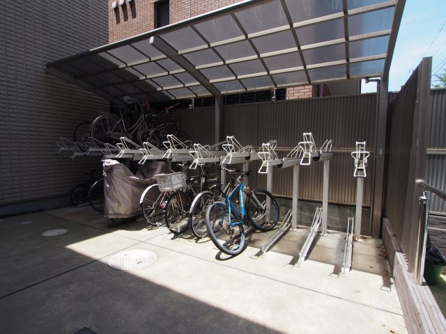 【その他共用部分】 | コート徳川山 | 屋根付き駐輪場完備も嬉しい。