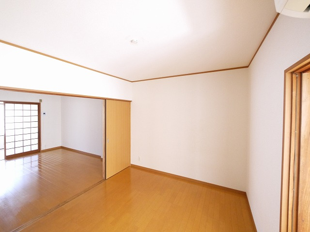 グランコートⅡ番館の洋室