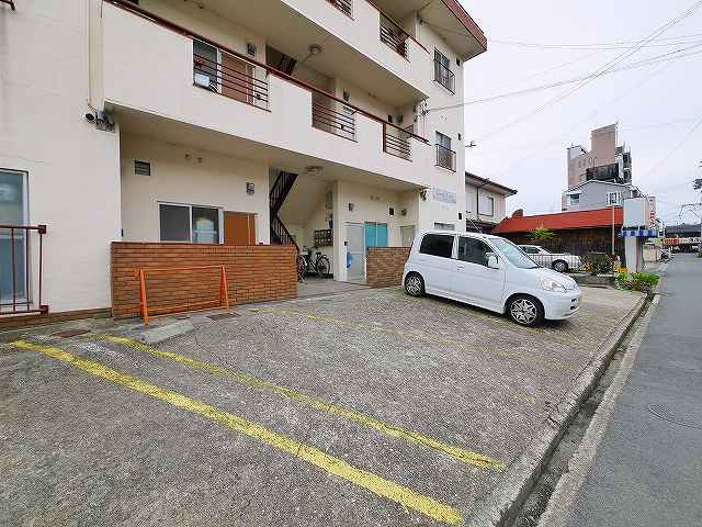グランコートⅡ番館の駐車場