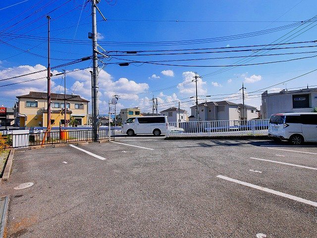 ラピーヌAの駐車場
