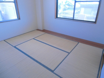 【和室】 | ダイドービル | 窓が２辺にあり明るい和室