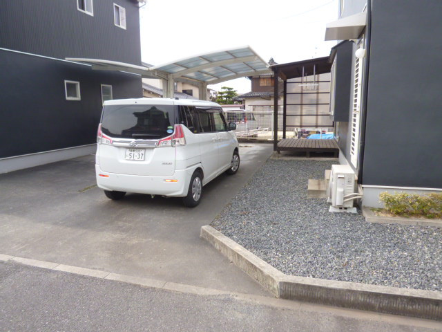 ファミリア連島の駐車場