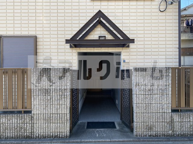 居村マンションのエントランス