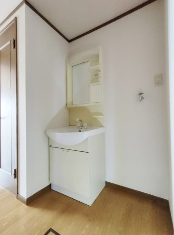 ネオ・メープル高松の独立洗面台