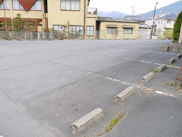 三輪店舗の駐車場