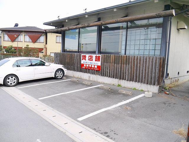 三輪店舗の駐車場