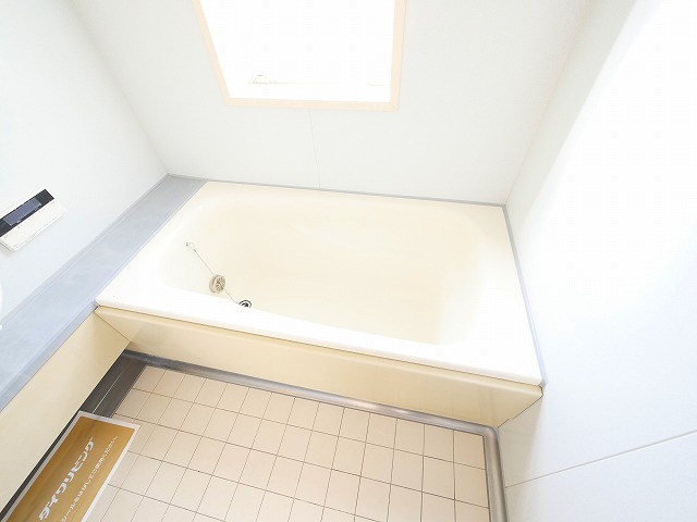 矢追テラスハウス　A棟の浴室|お風呂で日々の疲れを落としましょう