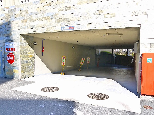 ピアッツァコート西大寺の駐車場