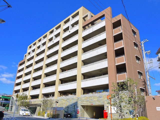 ピアッツァコート西大寺の外観