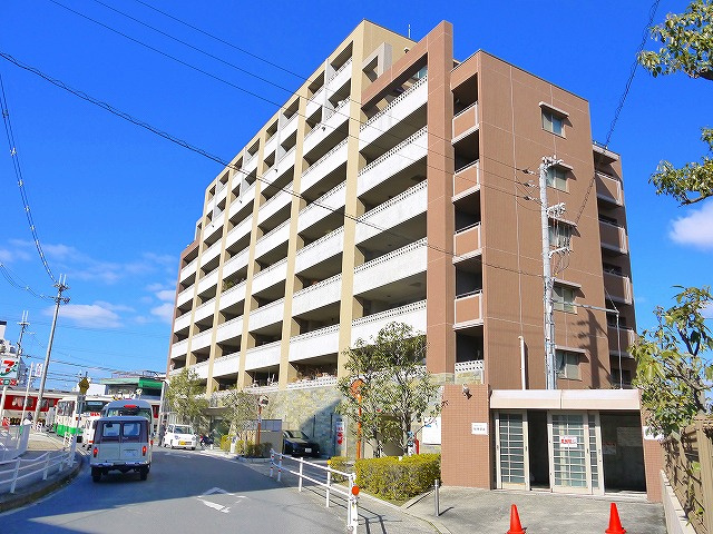 ピアッツァコート西大寺の外観