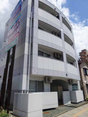 ロイヤルヒルズ大沢川原の外観