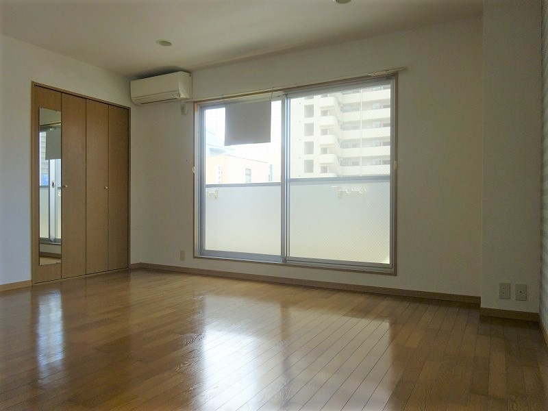 ロイヤルヒルズ大沢川原の居間・リビング