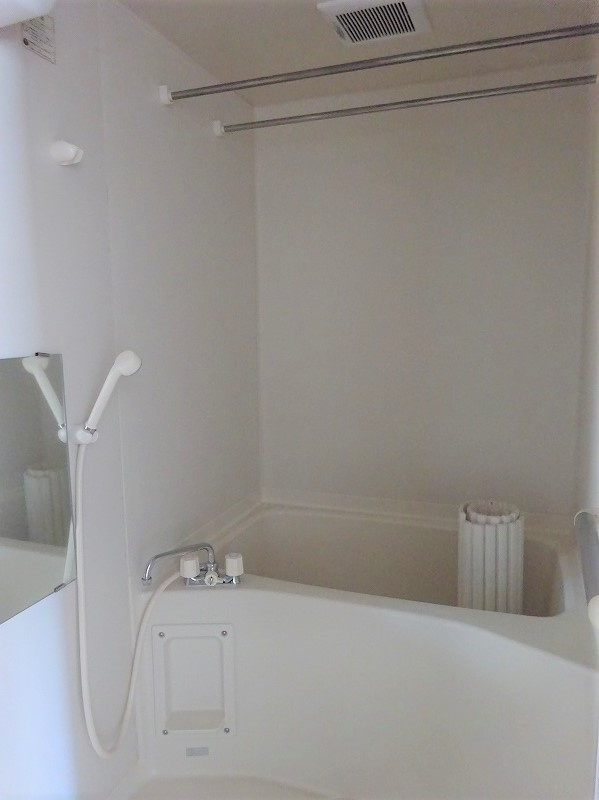 ロイヤルヒルズ大沢川原の浴室