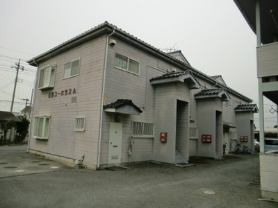 【外観】 | 日野コーポラスA棟 | 東新町　フリーレント物件　家賃1ヶ月無料　洋室8帖　駐車場1台込　風呂・トイレ別